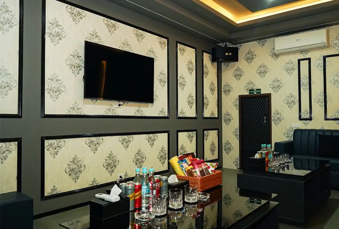 FELIX  BAR ＆ KARAOKE