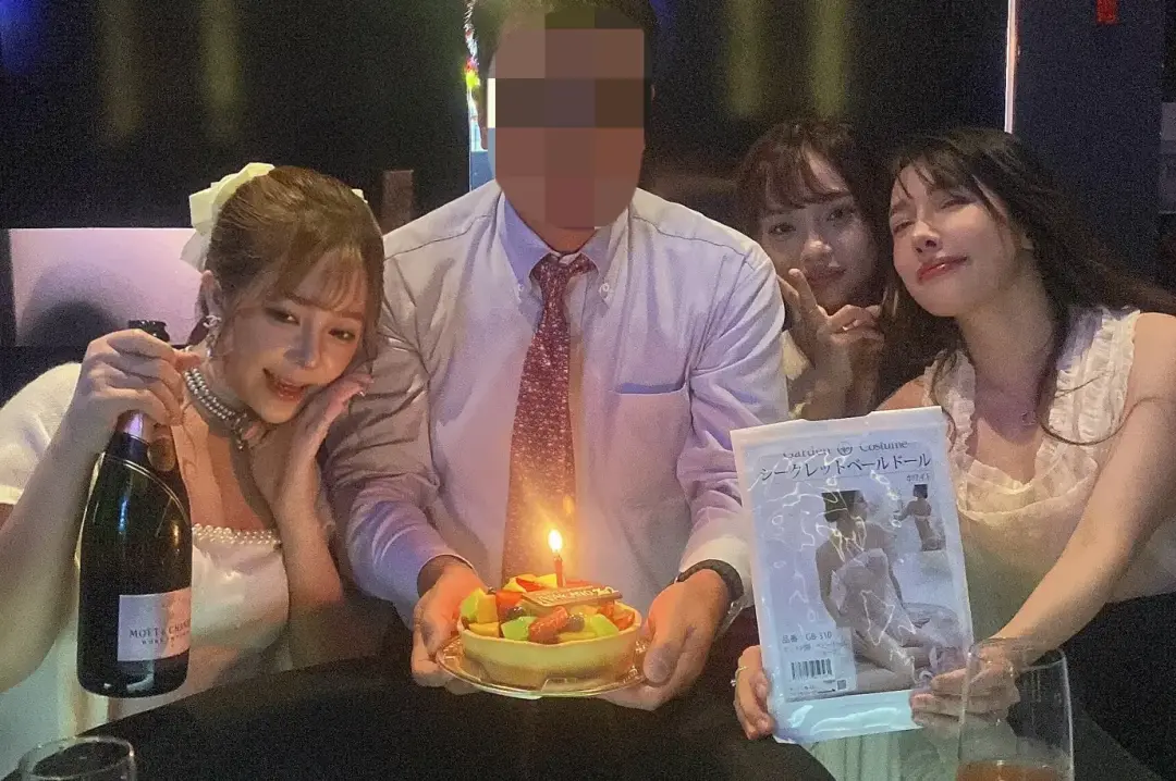 SHEE - BAR & KARAOKE -