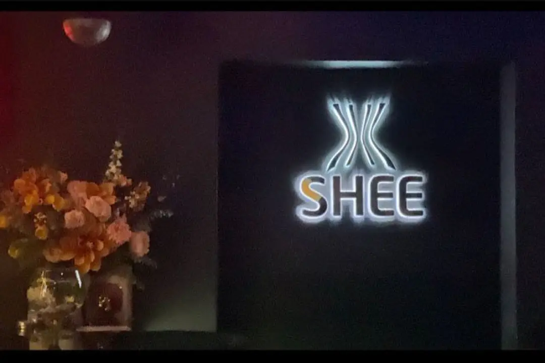 SHEE - BAR & KARAOKE -