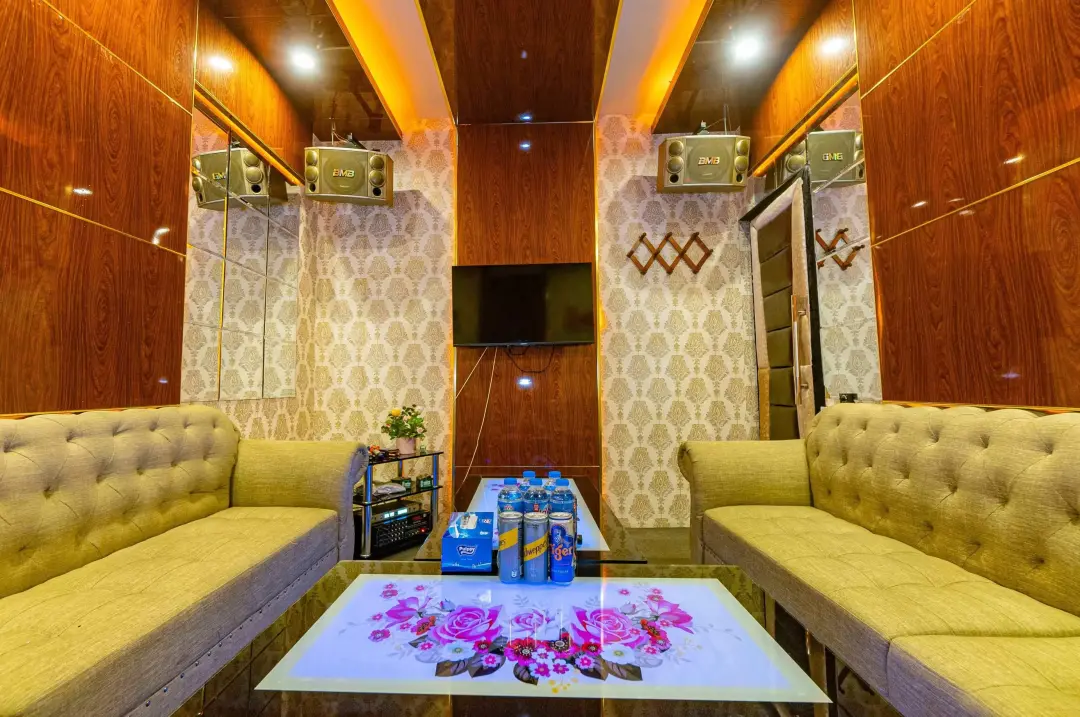 カサブランカ KARAOKE ＆ BAR