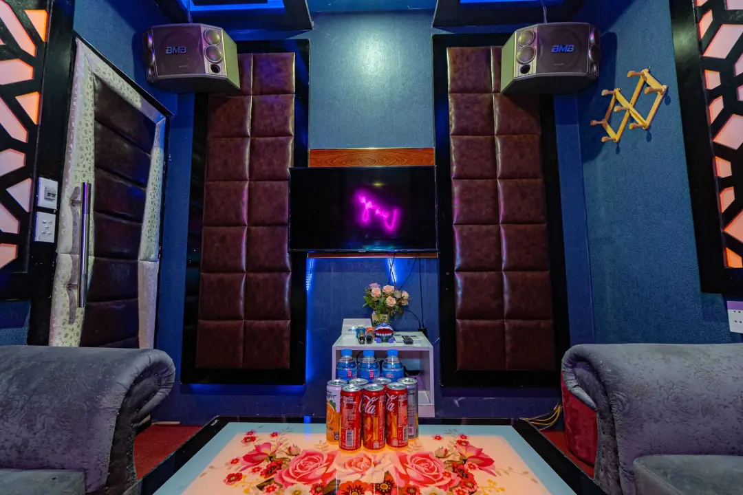 カサブランカ KARAOKE ＆ BAR