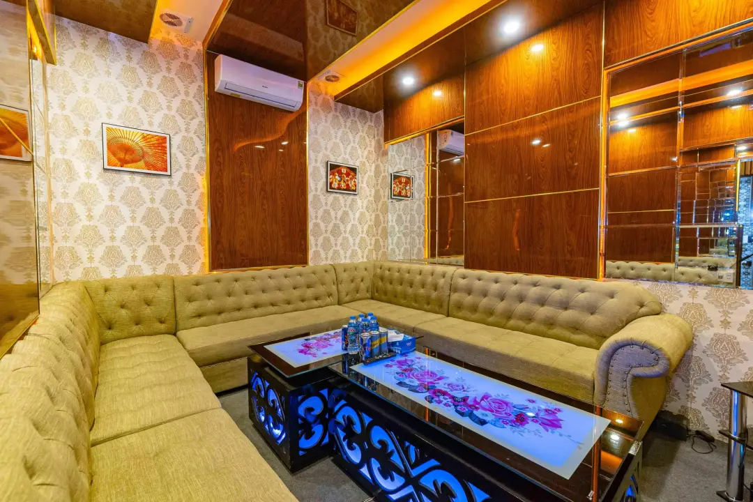 カサブランカ KARAOKE ＆ BAR